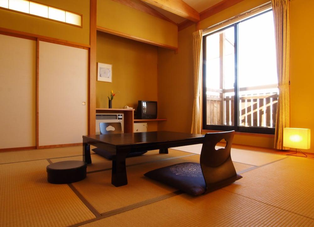 Hakuba Alpine Hotel Bagian luar foto